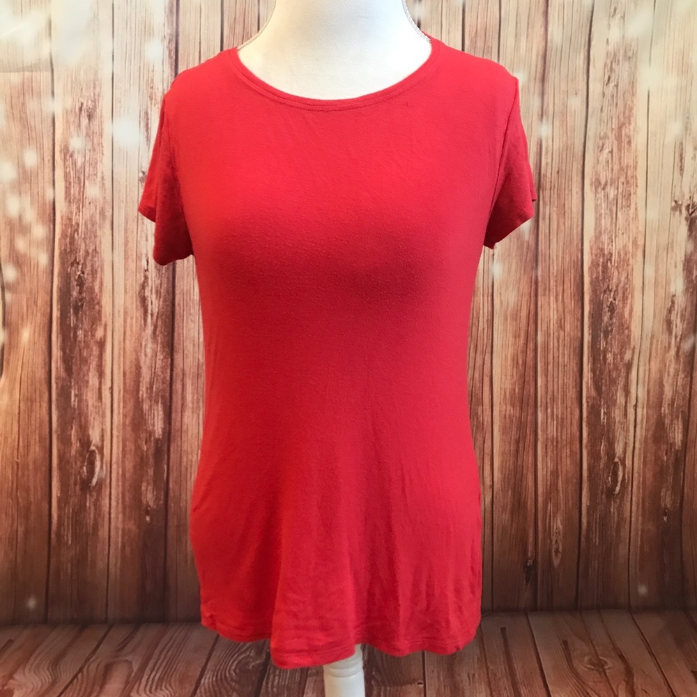 Tahari t-shirt
